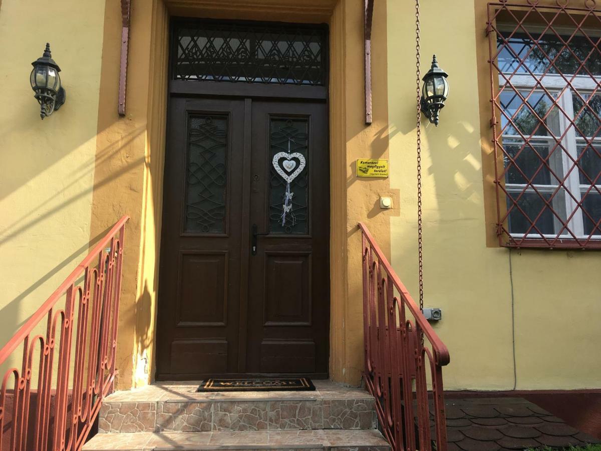 Katus Apartman Apartment Eger Exterior foto