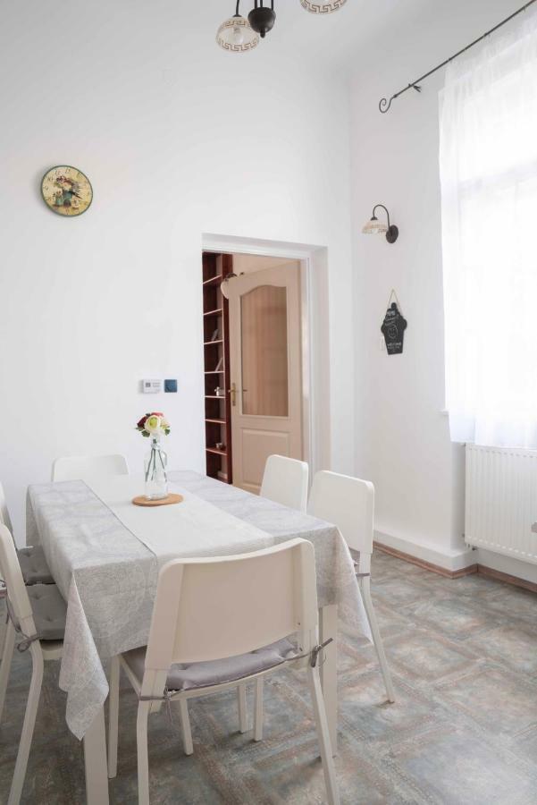 Katus Apartman Apartment Eger Exterior foto